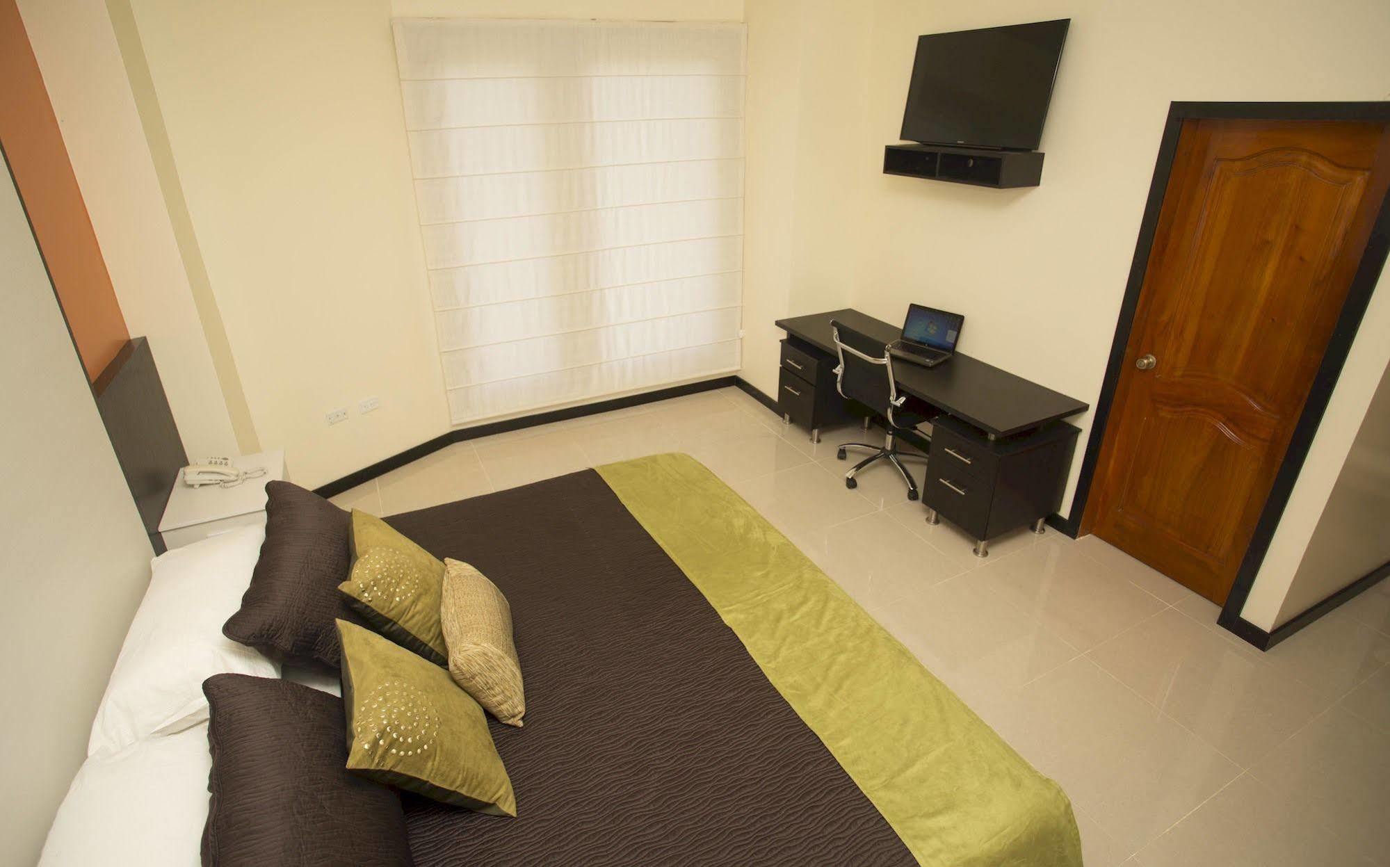 Hotel La Laguna Galapagos ปวยร์โต วิลยามิล ภายนอก รูปภาพ