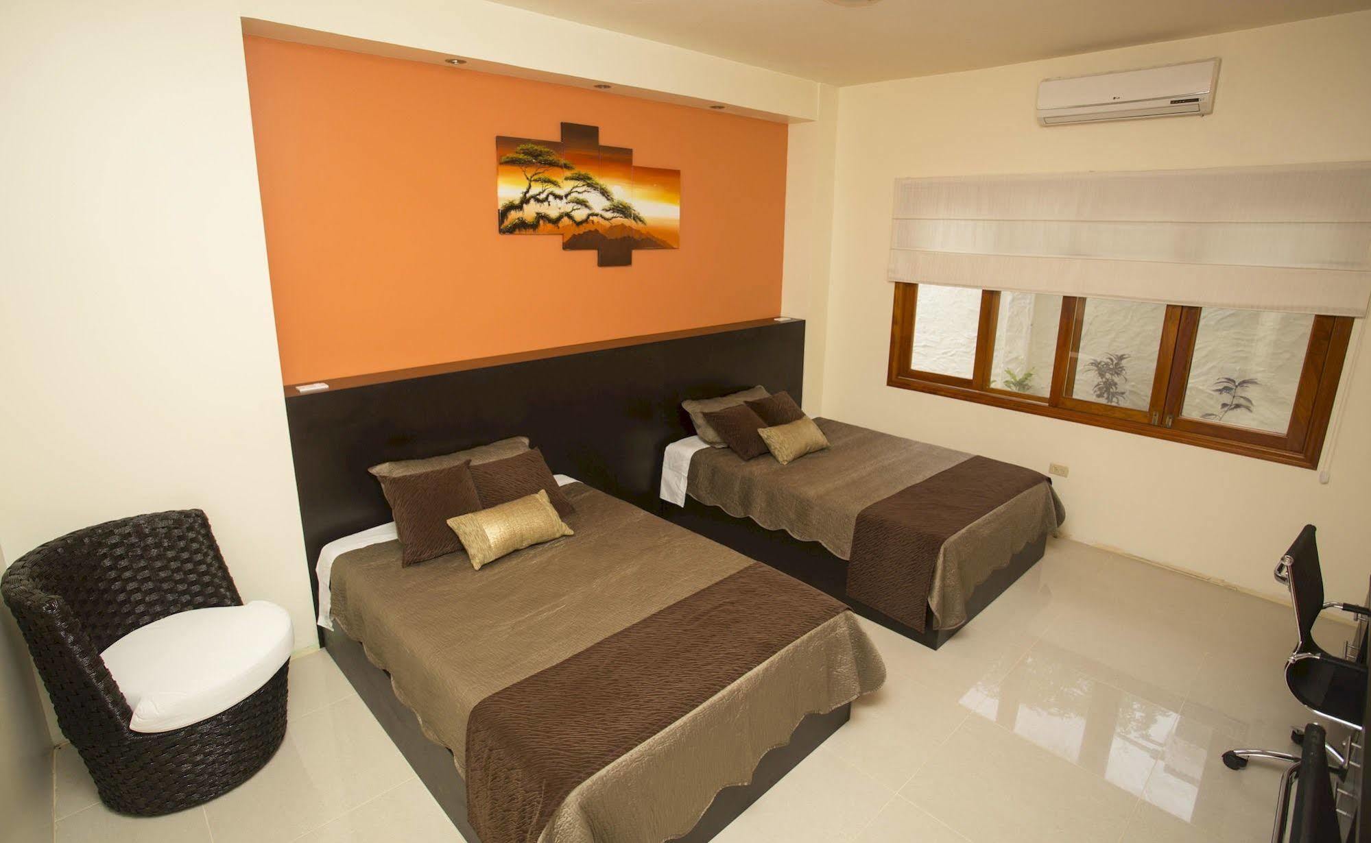 Hotel La Laguna Galapagos ปวยร์โต วิลยามิล ภายนอก รูปภาพ